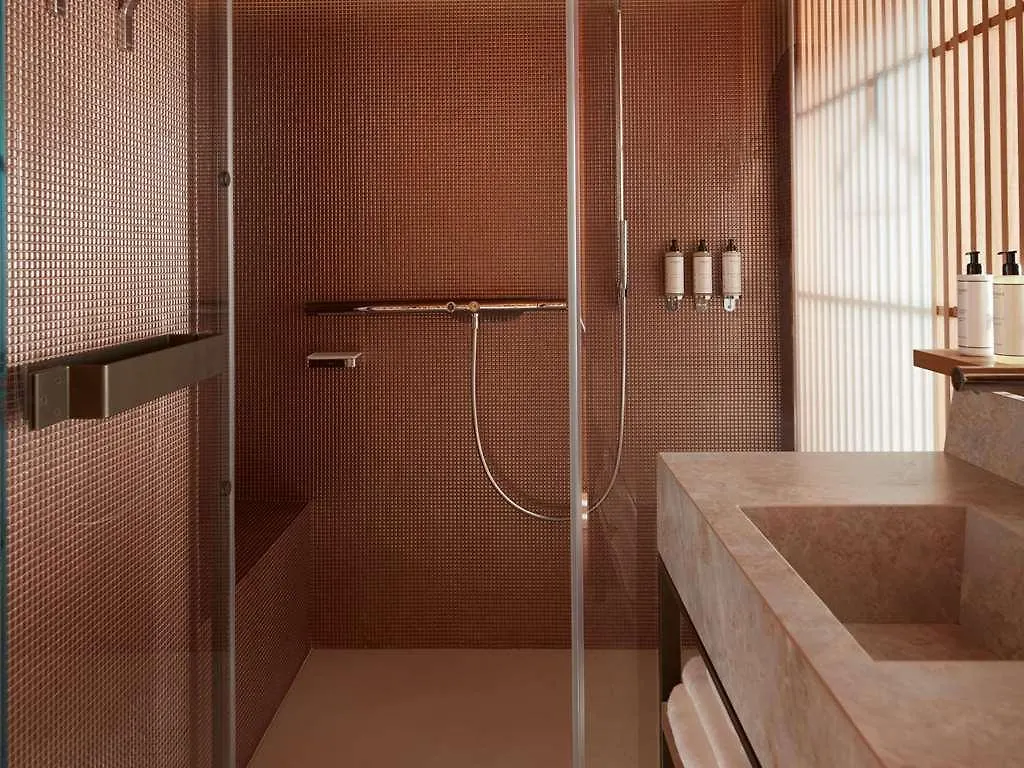 So/ Paris Hotel 0*,  Francia